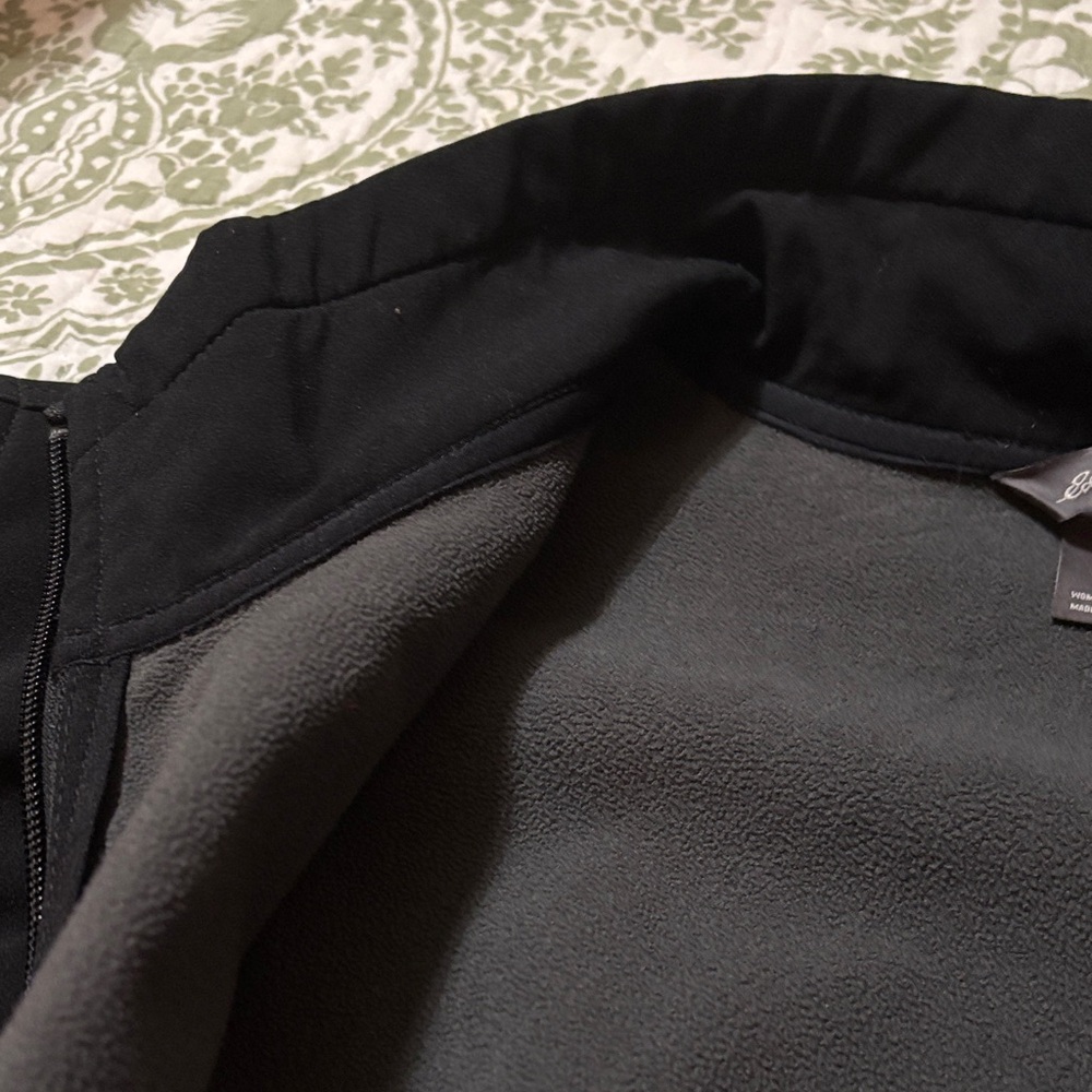 Eddie Bauer Women’s Black Rain Jacket w/ soft fleece interior - Picture 5 of 7